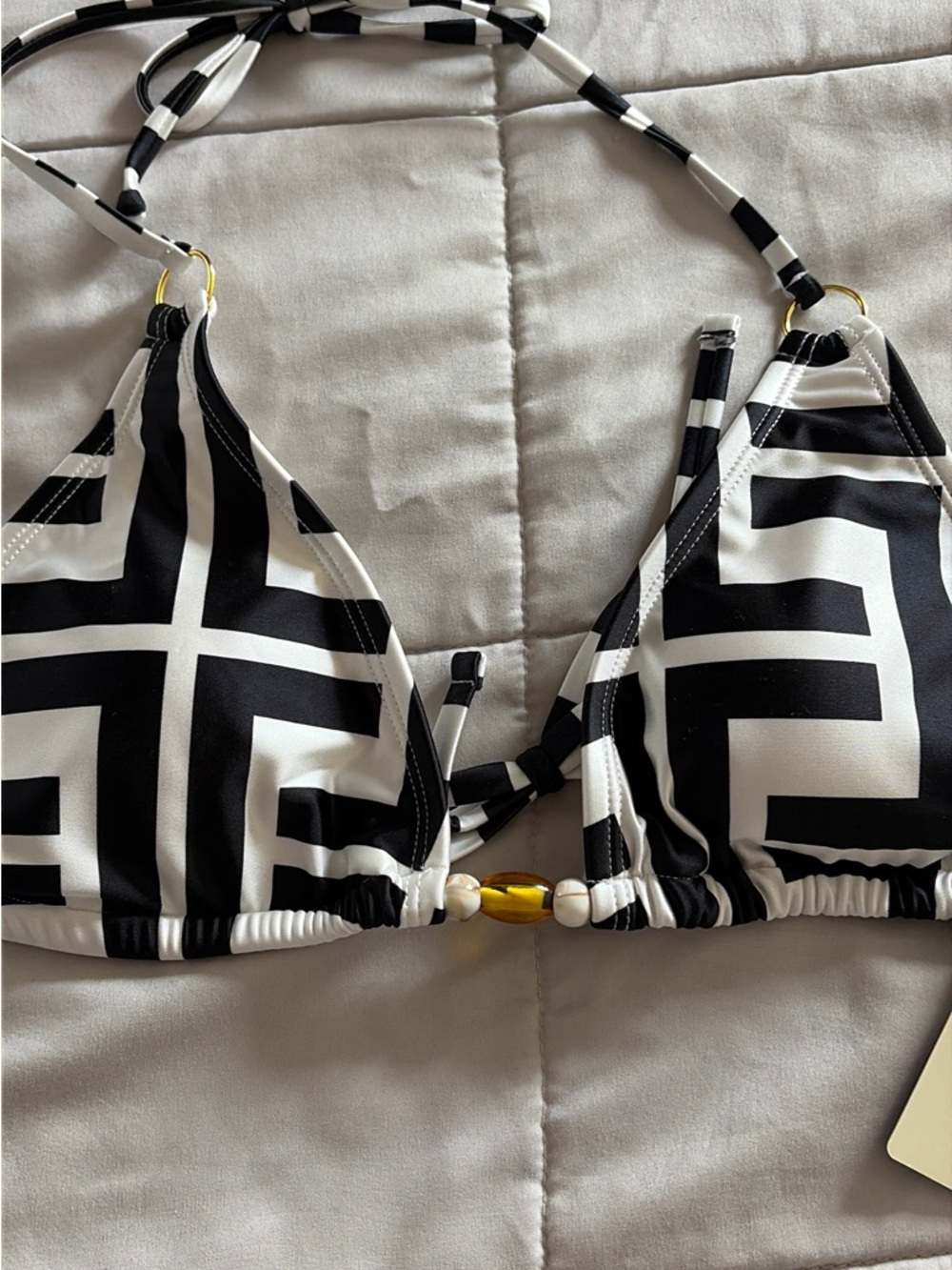 Cupshe black white geometric triangle top